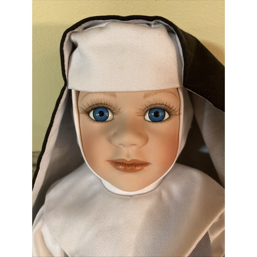 Geppeddo Sister Magdalena Porcelain‎ Nun Doll in White Habit & Rosary Beads 17" - Picture 5 of 7